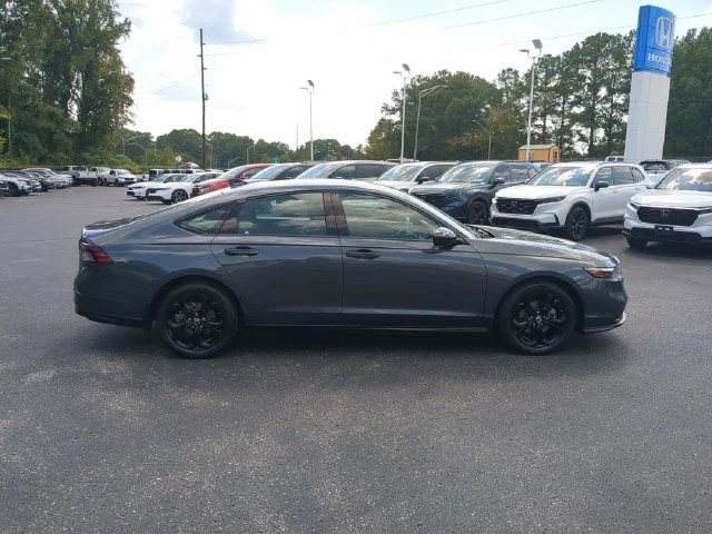Used 2025  Honda SE image 6