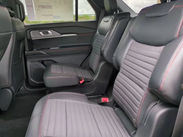 New 2026 Agate Black Metallic Ford ST-Line image 14
