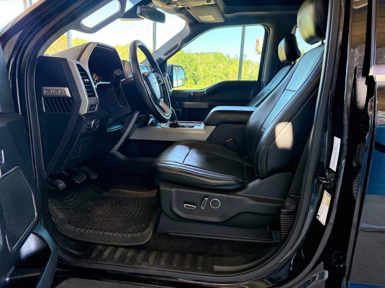 Used 2017 Black Ford Lariat 4x4 4dr SuperCrew 5.5 ft. SB image 15