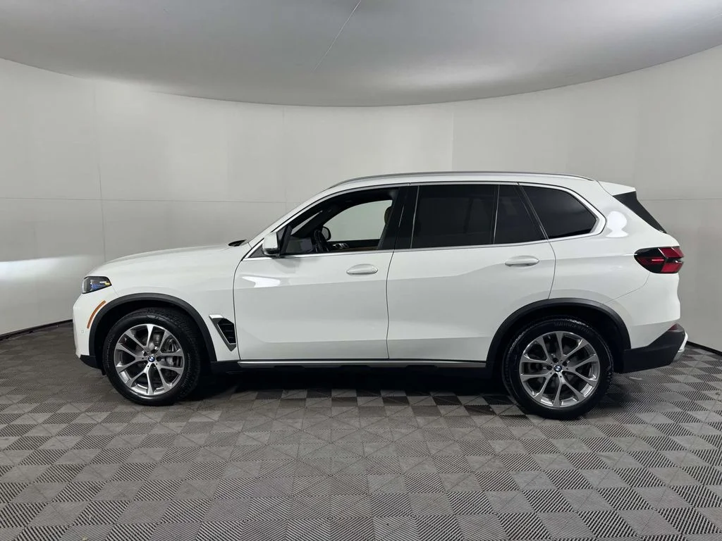 Used 2026 White BMW xDrive40i image 11