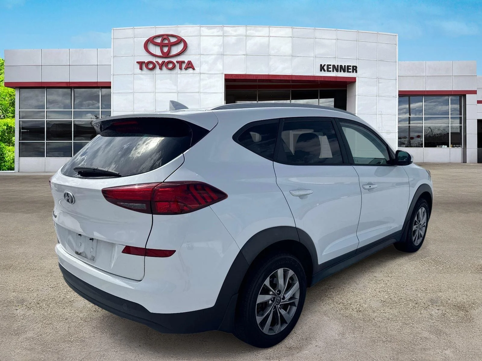 Used 2019 White Pearl Hyundai Value image 6