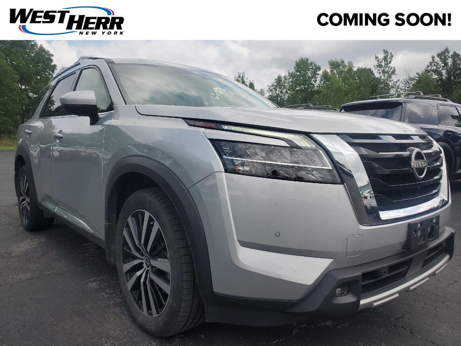 Used 2023 Brilliant Silver Metallic Nissan Platinum image 1
