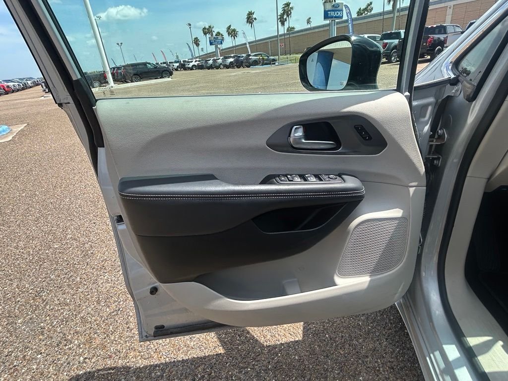 Used 2024 Silver Chrysler Touring L image 10