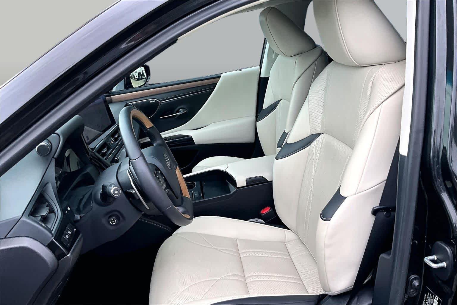 Used 2025 Caviar Lexus Ultra Luxury image 8