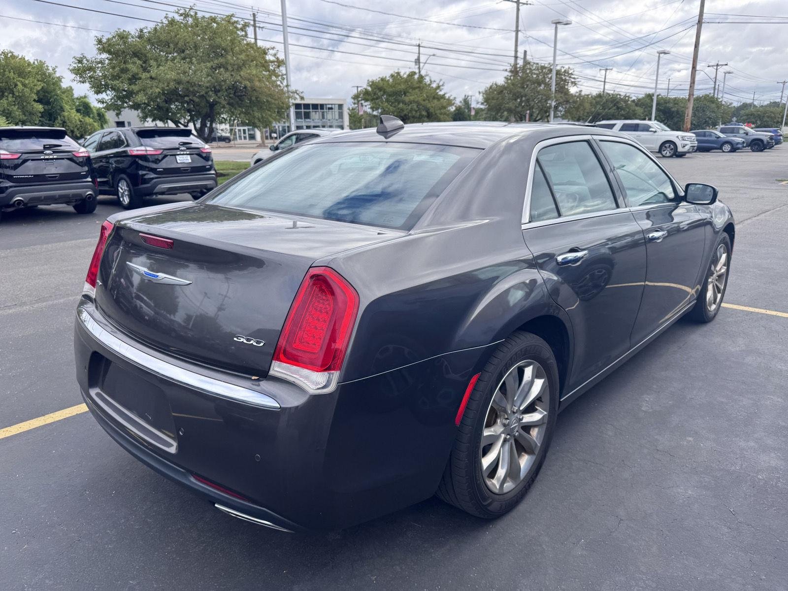 Used 2018 Granite Crystal Metallic Clearcoat Chrysler Limited image 3