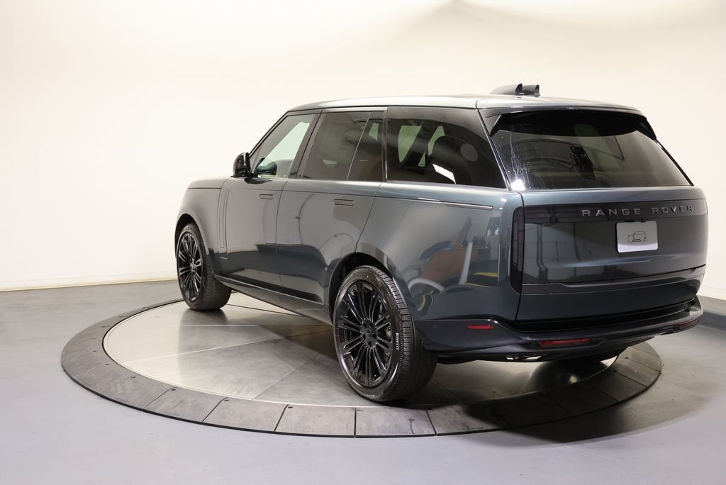 New 2026 Belgravia Green Land Rover SE image 3