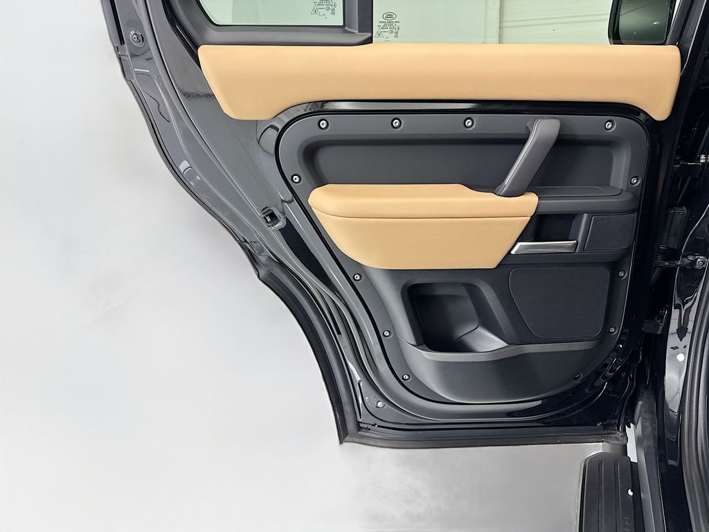 New 2026 Santorini Black Land Rover X-Dynamic SE image 25