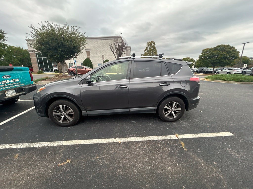 Used 2016 Gray Toyota XLE image 5