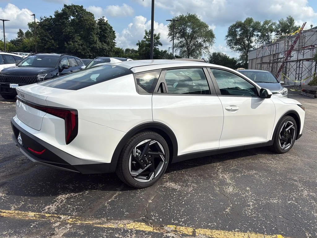 New 2026 White Kia EX image 5