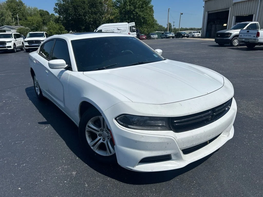Used 2019 White Knuckle Clearcoat Dodge SXT image 1
