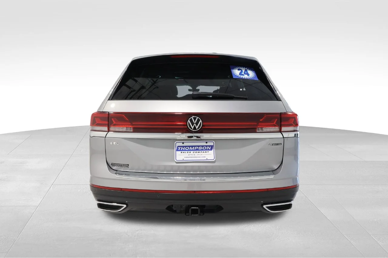 Used 2024 Silver Volkswagen 2.0T SEL image 3