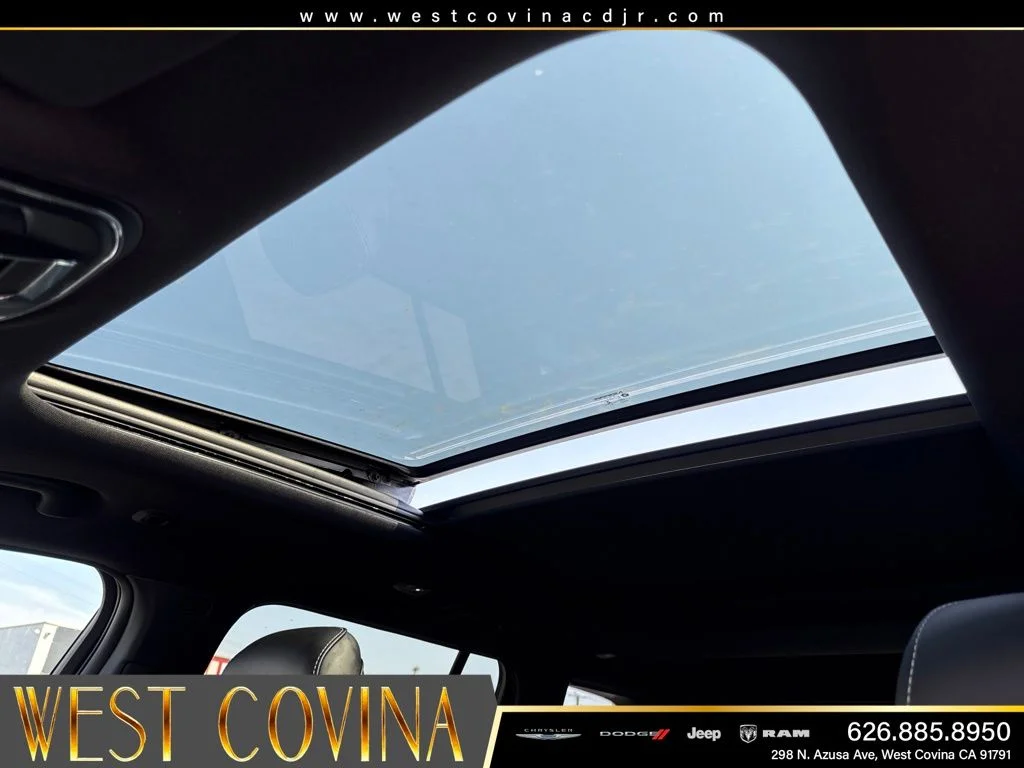 New 2026 Diamond Black Crystal Pearl-Coat Exterior Paint Jeep Limited image 16