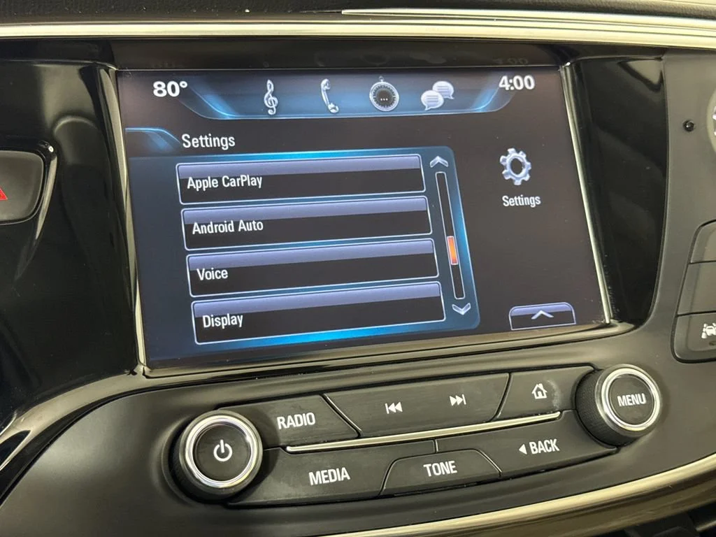 Used 2020 SUMMIT WHITE Buick Premium image 24