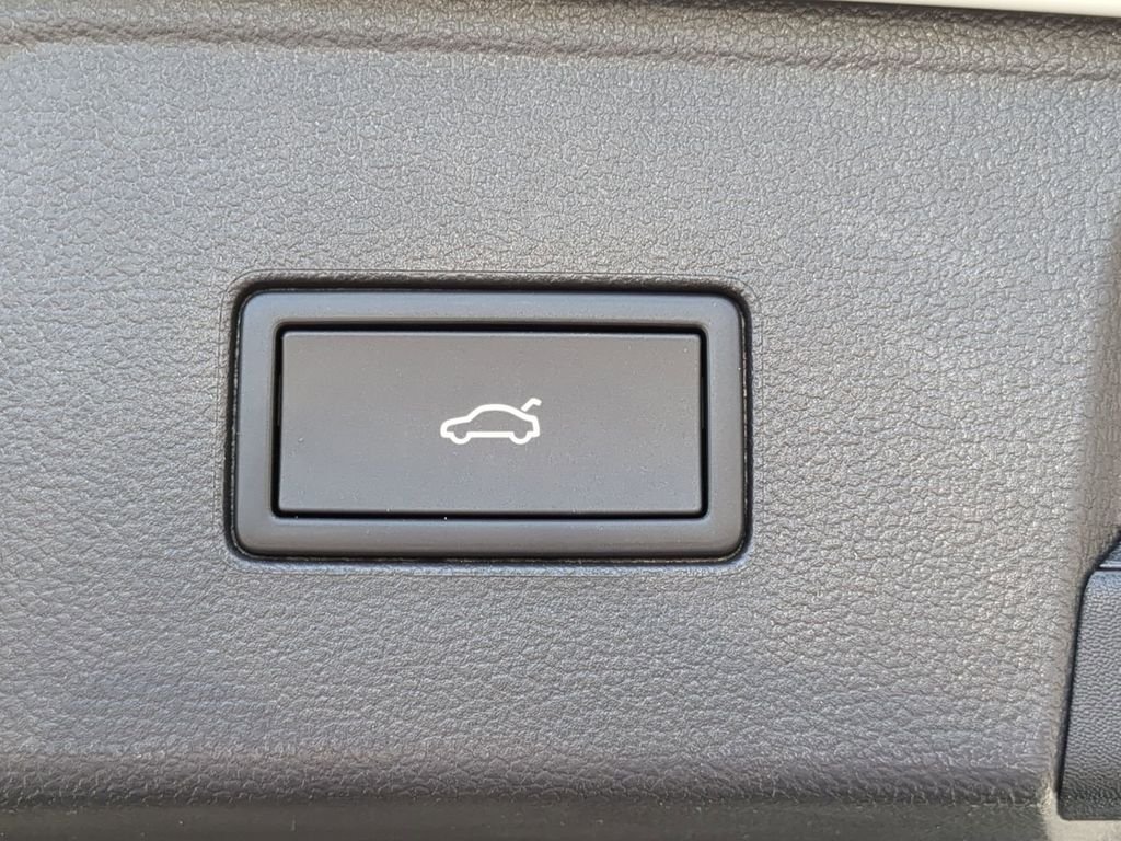 New 2026 White/off-white Volkswagen Peak Edition image 10