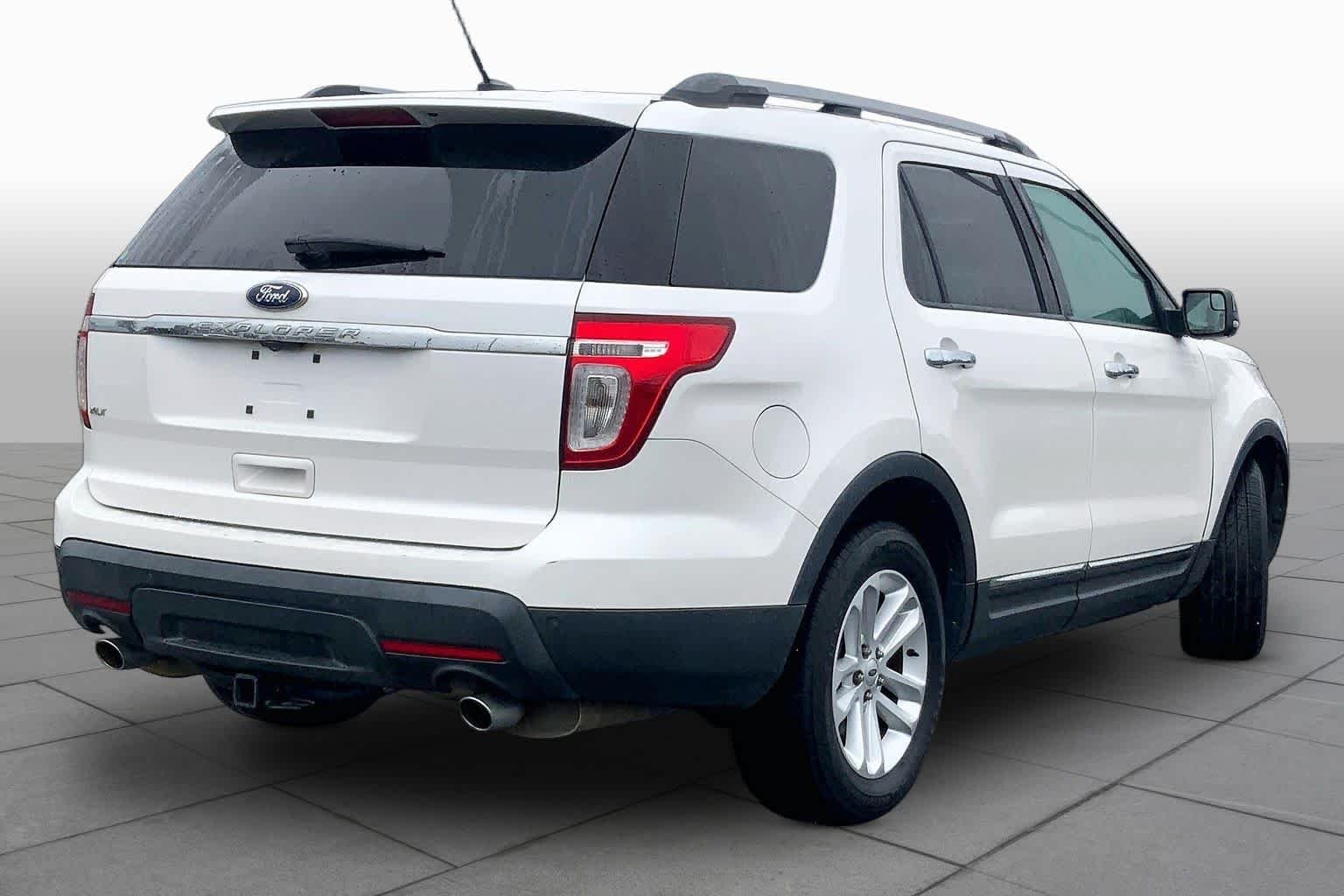Used 2012 White Platinum Metallic Tri-coat Ford XLT image 12