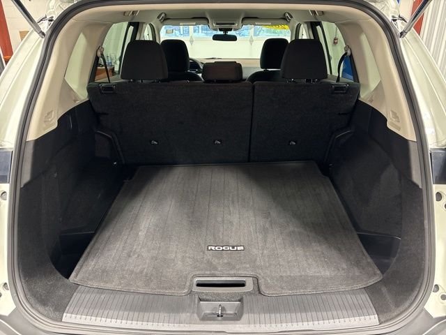 Used 2023 Glacier White Nissan S image 20