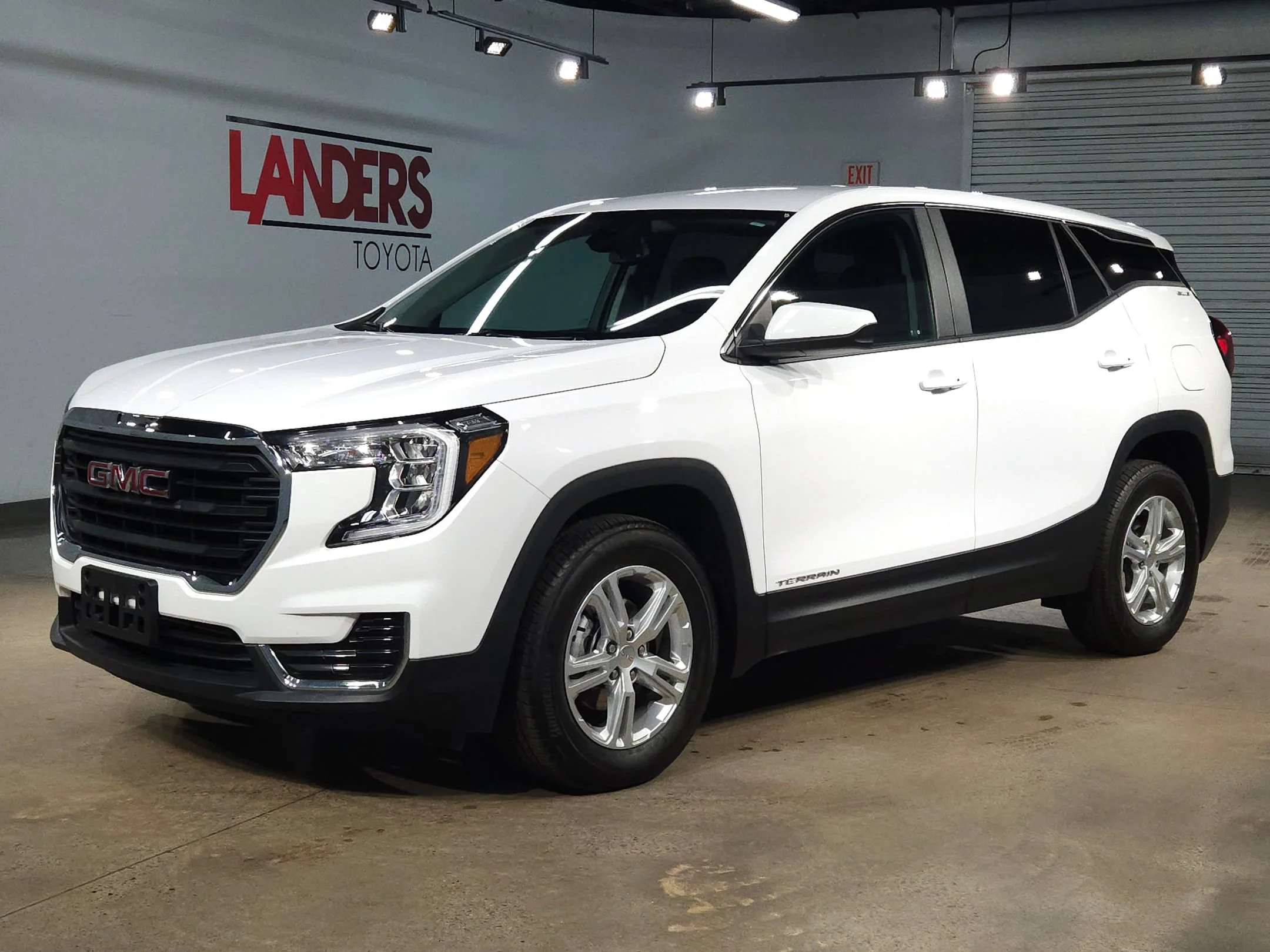 Used 2024 Summit White GMC SLE image 3