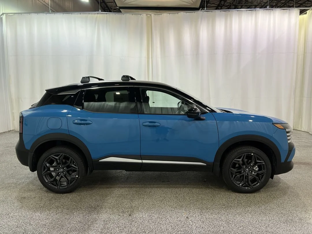 New 2026 Arctic Ice Blue Metallic / Super Black Two-tone Nissan SR image 5