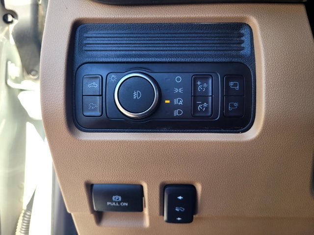 Used 2025  Ford Lariat image 11