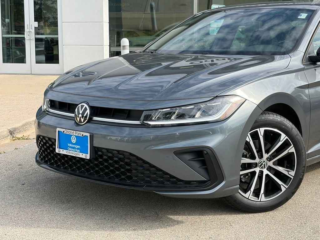 New 2026 Platinum Gray Metallic Volkswagen 1.5T Sport image 3