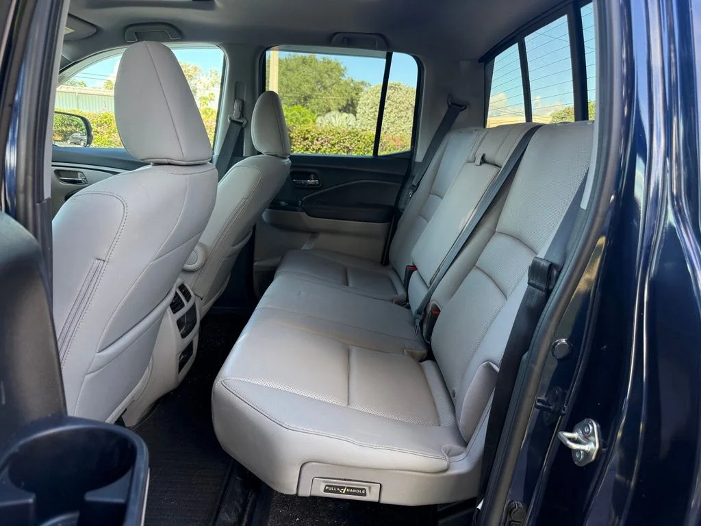 Used 2020 Obsidian Blue Pearl Honda RTL image 12