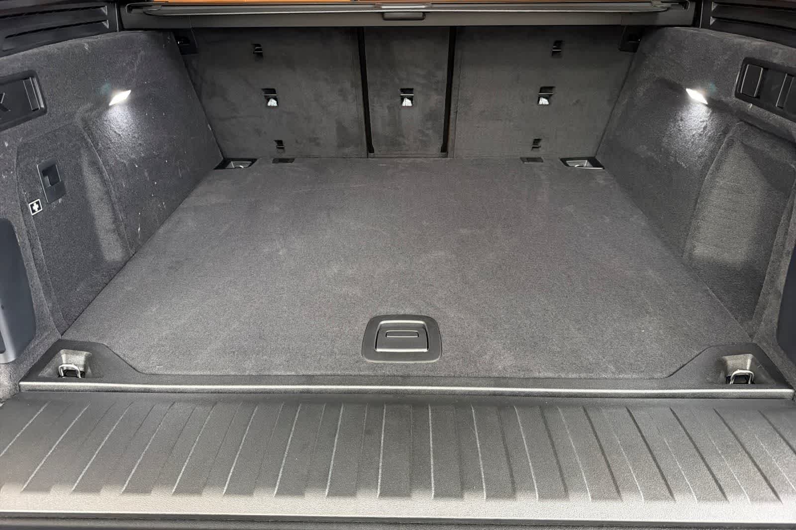 New 2026 Dravit Grey Metallic BMW xDrive40i image 15