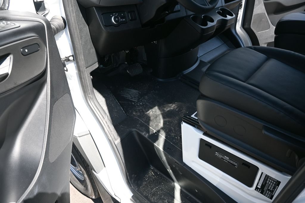 Used 2025 Arctic+White Mercedes-Benz Cargo 144 WB image 7
