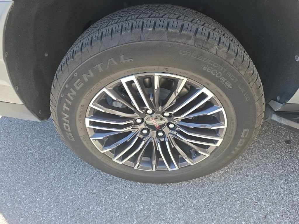 Used 2025 Silver GMC Elevation image 19