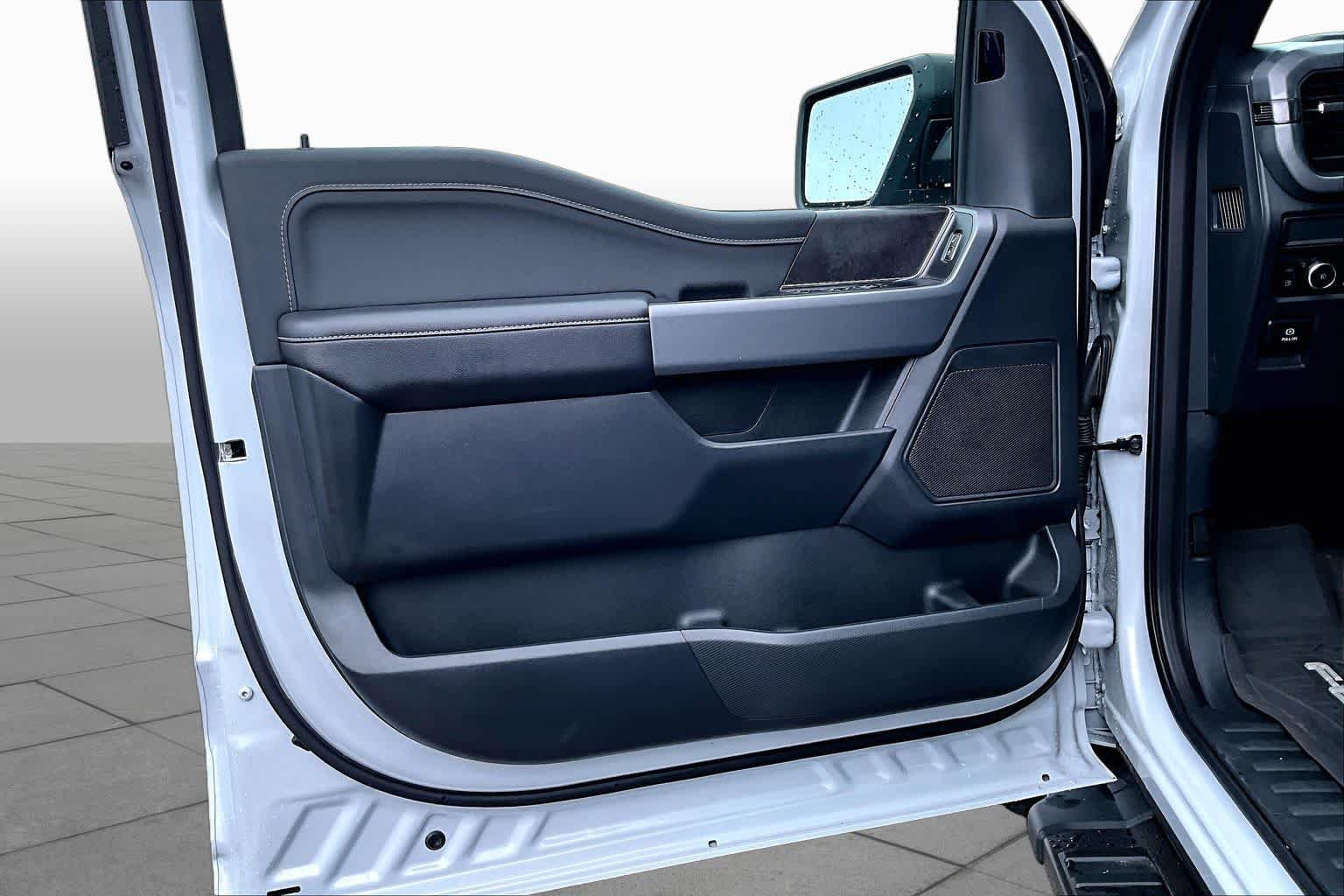Used 2025 Space White Metallic Ford XLT image 26