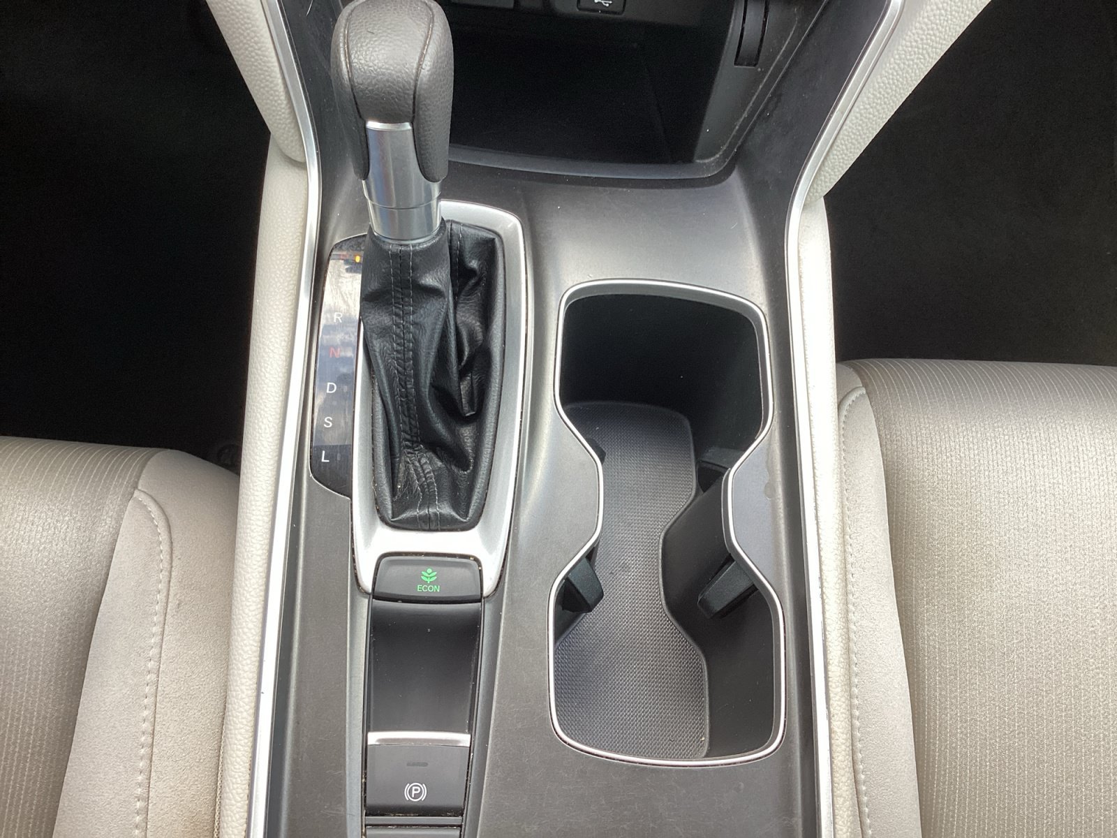 Used 2018 Red Honda LX image 21