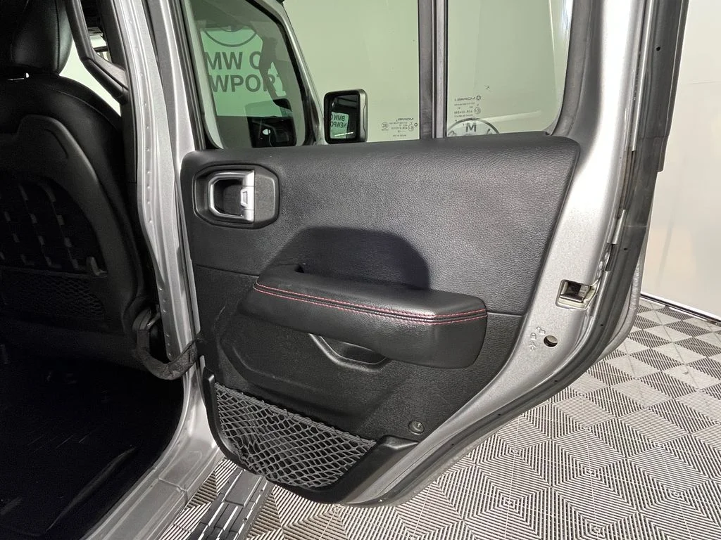 Used 2018 Silver Jeep Unlimited Rubicon image 25