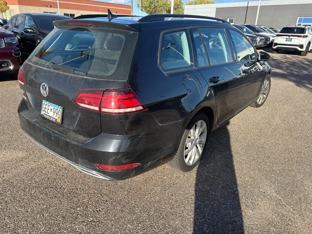 Used 2019 Black Volkswagen SE image 3