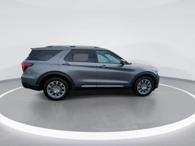Used 2025 Gray Ford Platinum image 9
