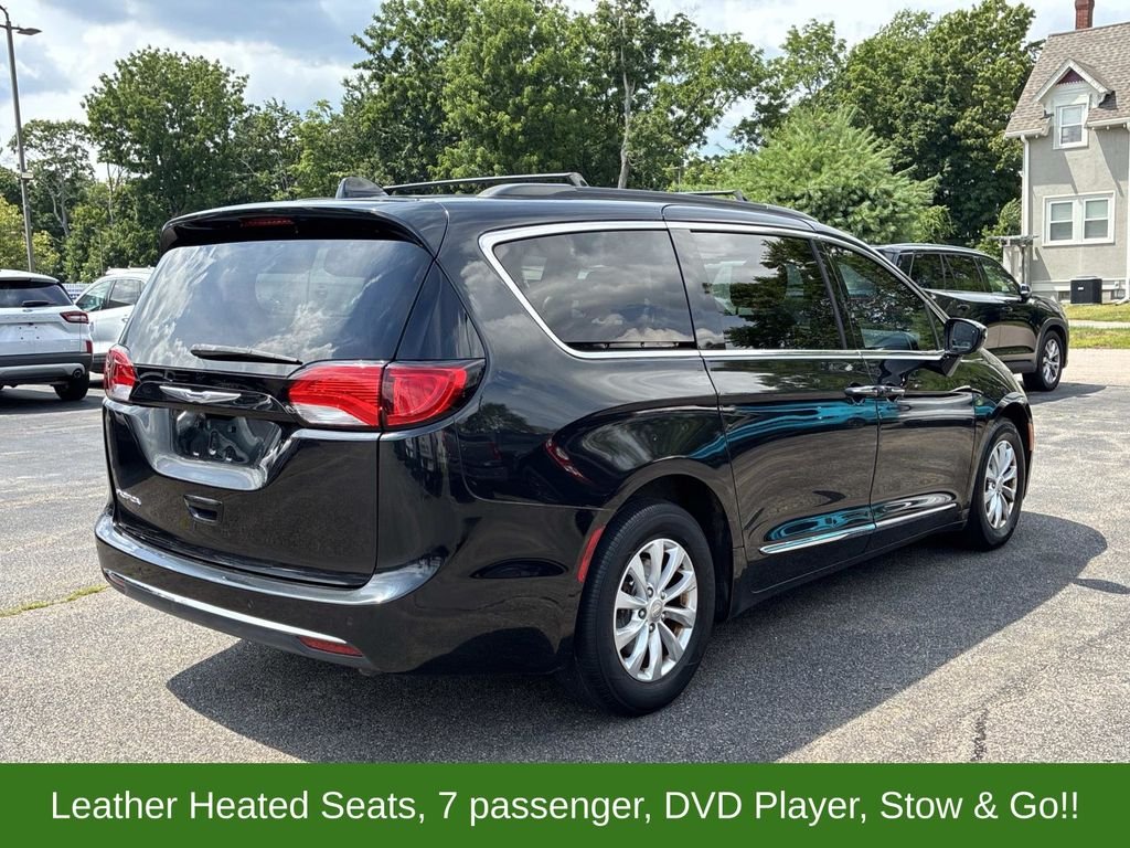 Used 2017 Black Chrysler Touring L image 7