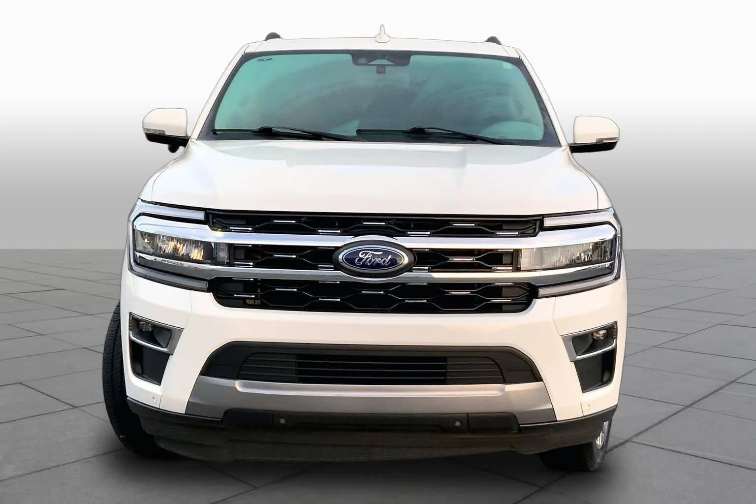 Used 2023 Star White Metallic Tri-Coat Ford Limited image 4