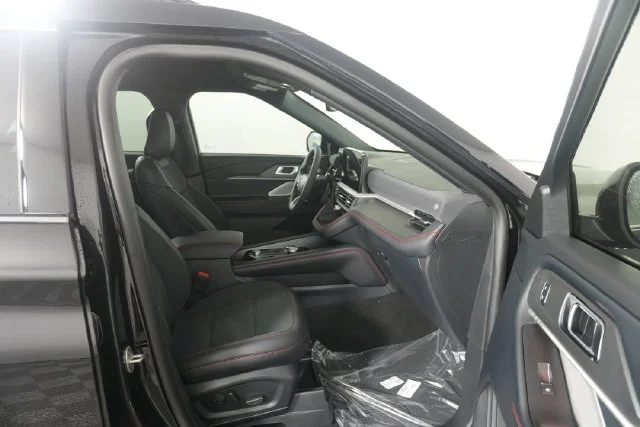 New 2027 Agate Black Metallic Ford ST image 33