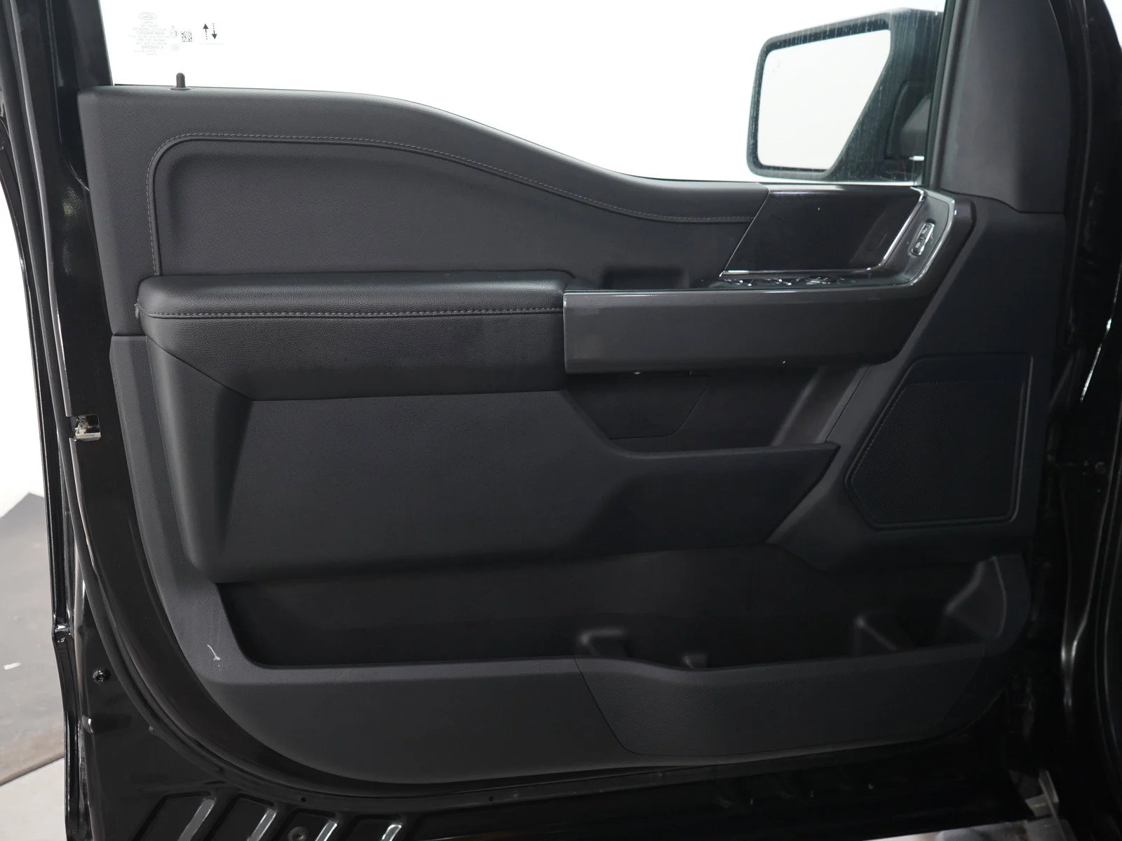 Used 2023 Agate Black Metallic Ford XLT image 21