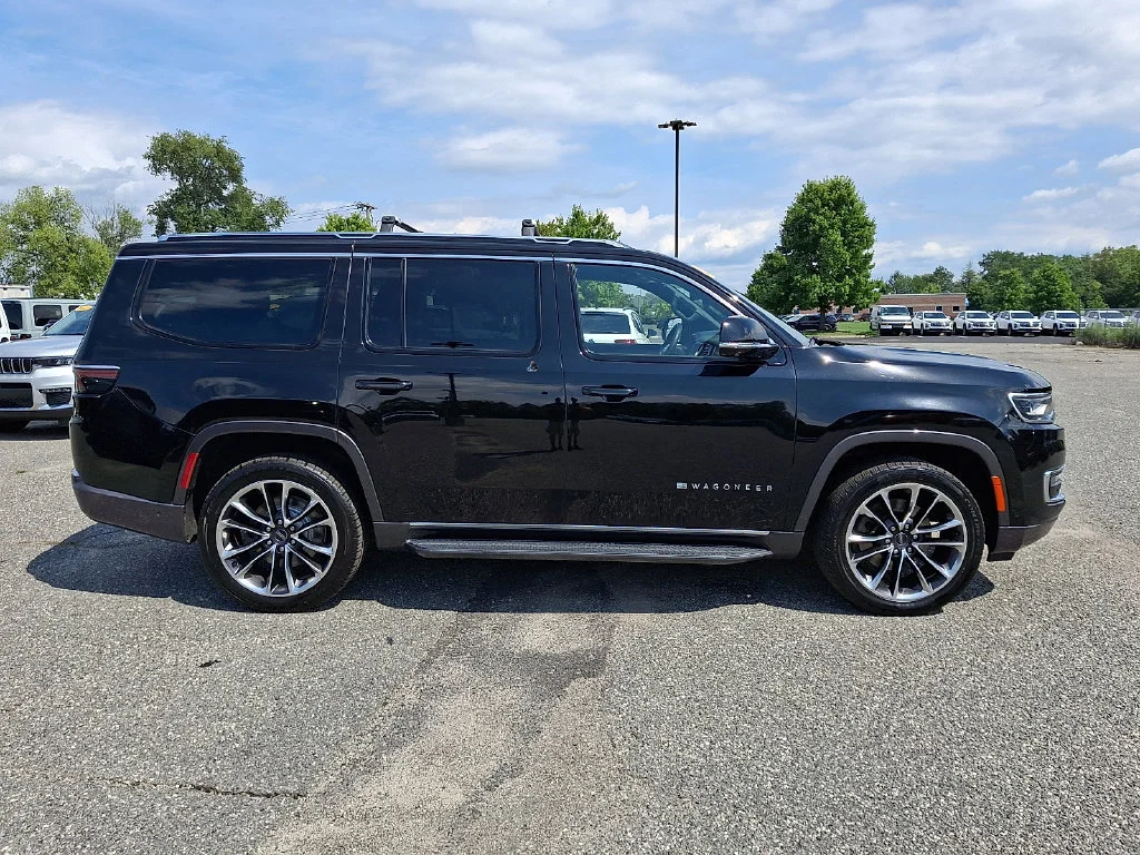 Used 2022 Diamond Black Crystal Pearlcoat Jeep Series II image 13
