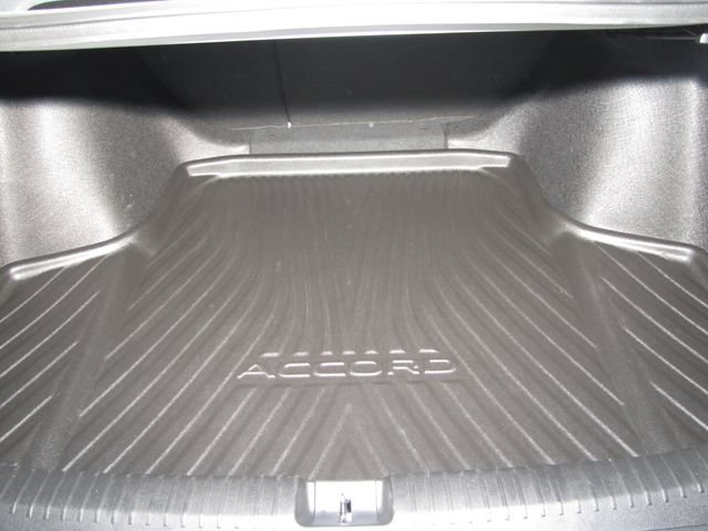 Used 2023 Platinum White Honda Touring image 17