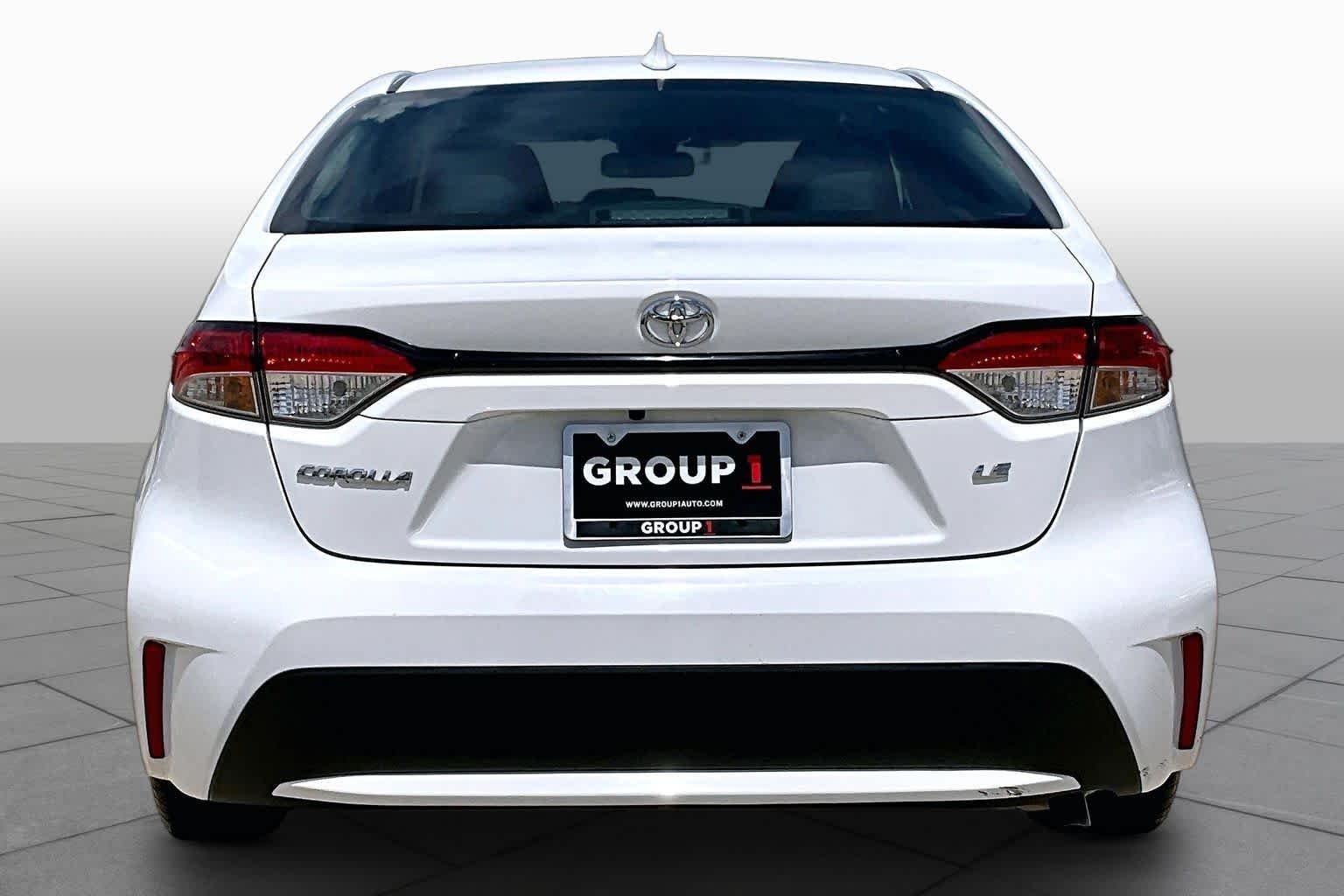 Used 2022 White Toyota LE image 5