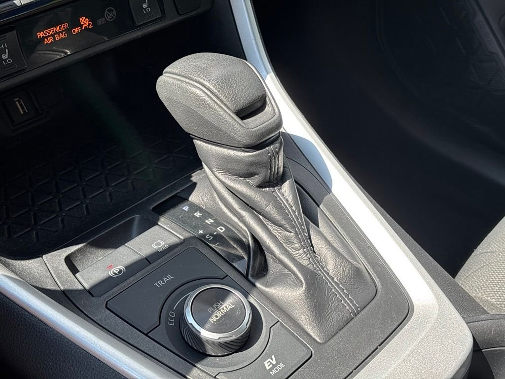 Used 2020 Black Toyota XLE image 31
