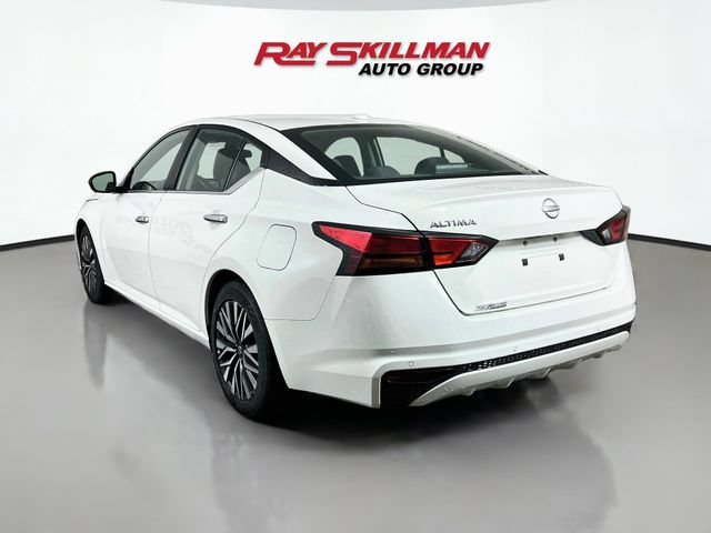 Used 2025 White Nissan SV image 5