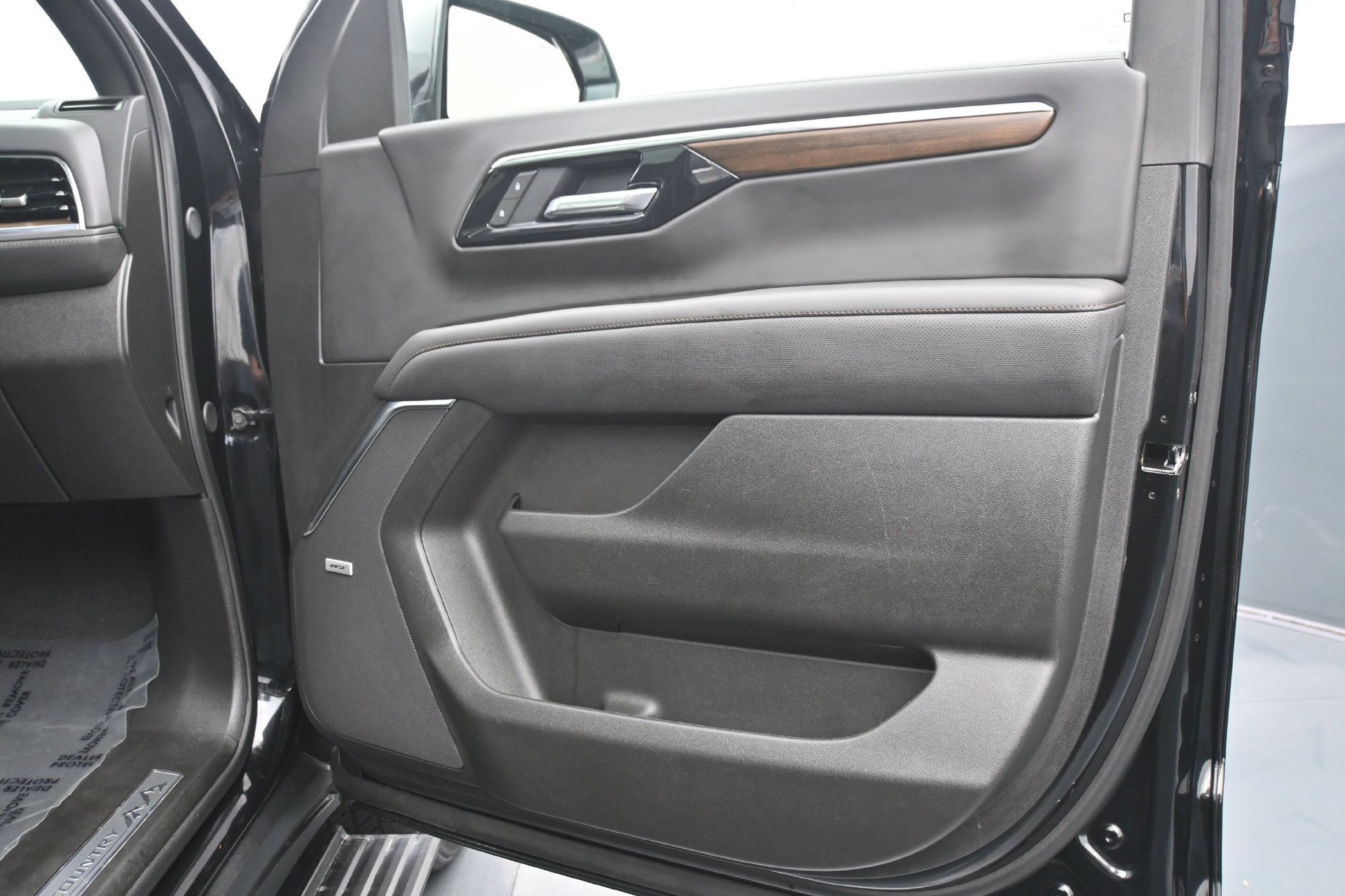 Used 2025 Black Chevrolet High Country image 12