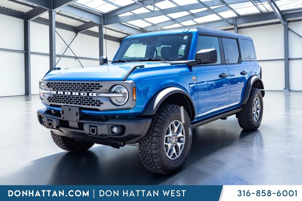 Used 2025 Blue Ford Badlands image 19