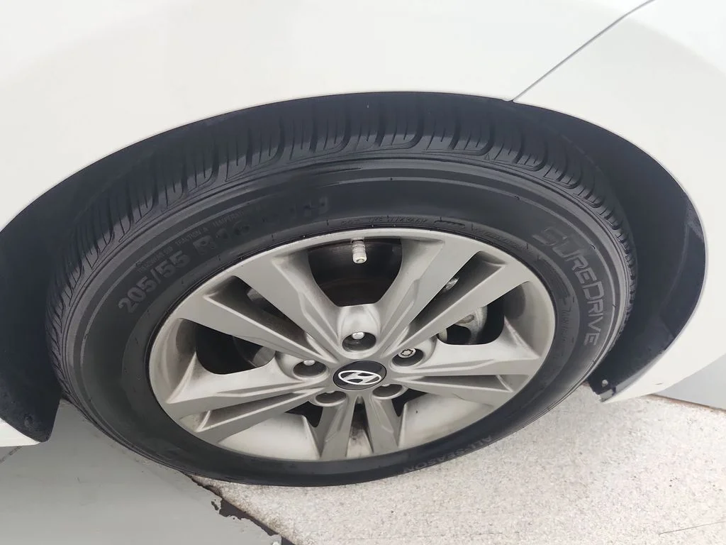 Used 2018 White Hyundai Value Edition image 36