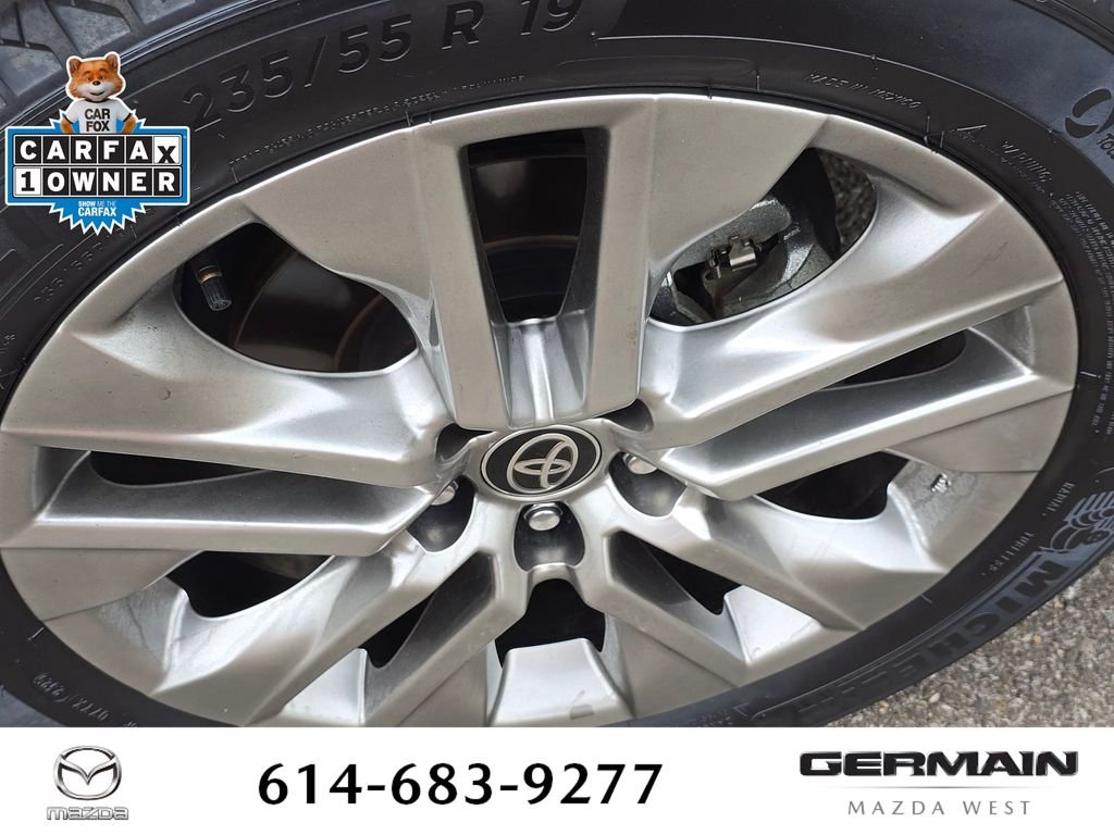 Used 2025 Beige Toyota XLE Premium image 14