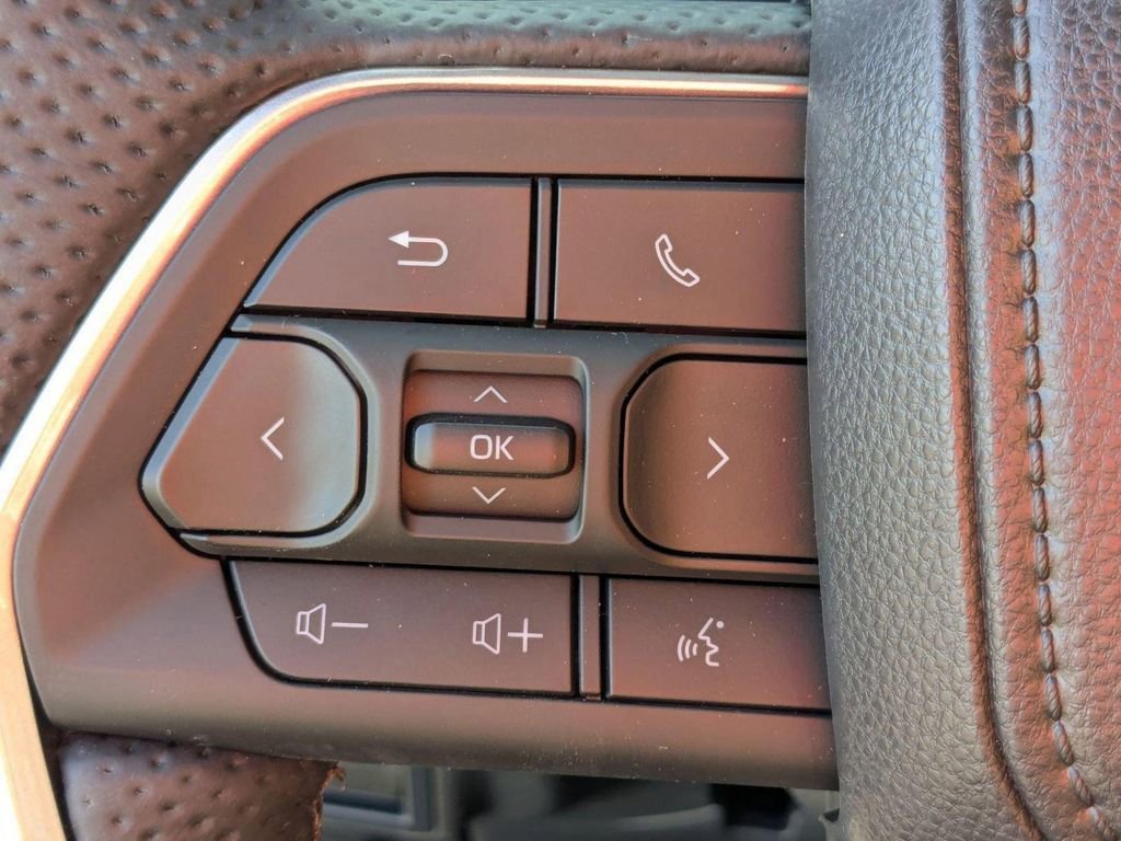 2025 Toyota Tundra Platinum - Photo 18