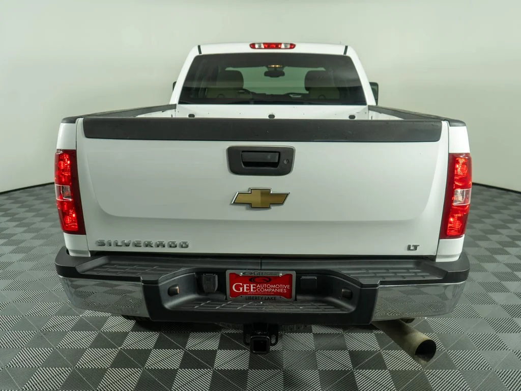 Used 2009 White Chevrolet Work Truck image 5
