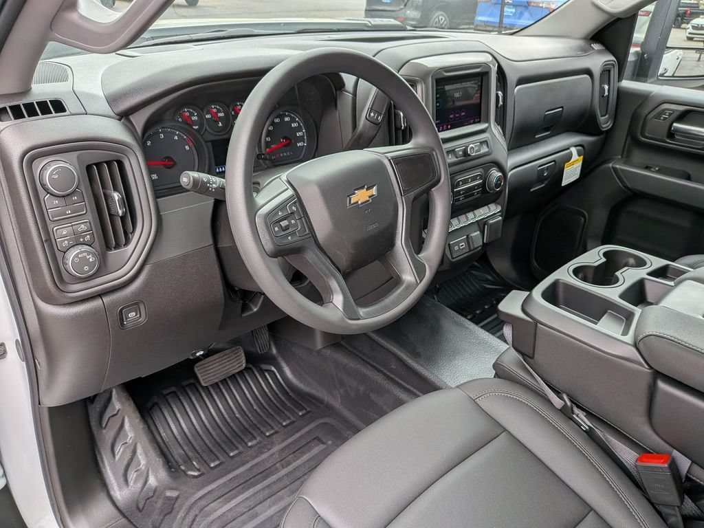 New 2026 Summit White Chevrolet WT image 29