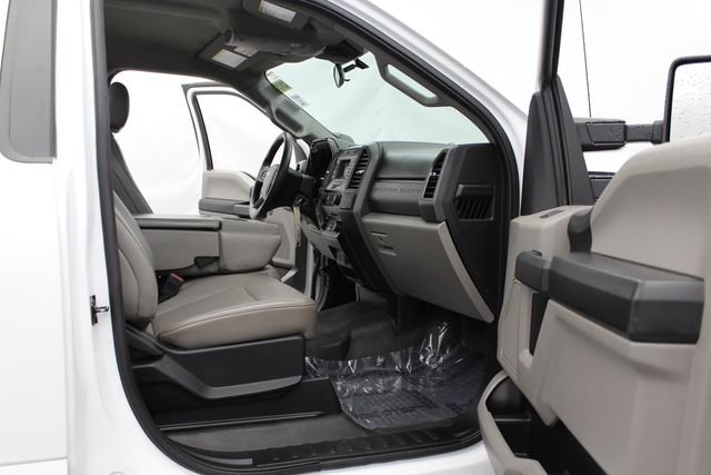 Used 2020 White Ford XL image 23